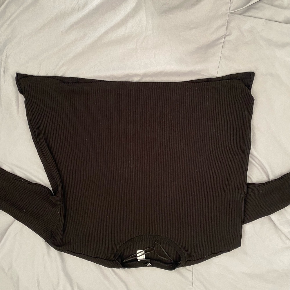 Black ribbed top